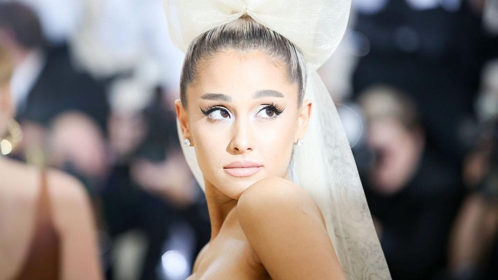 Ariana Grande nousi lavalle Manchesterissa ensimmäistä kertaa vuoden 2017 terrori-iskun muistokonsertin jälkeen.