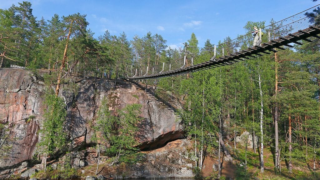 Repoveden riippusilta, joka vaurioitui kesällä.