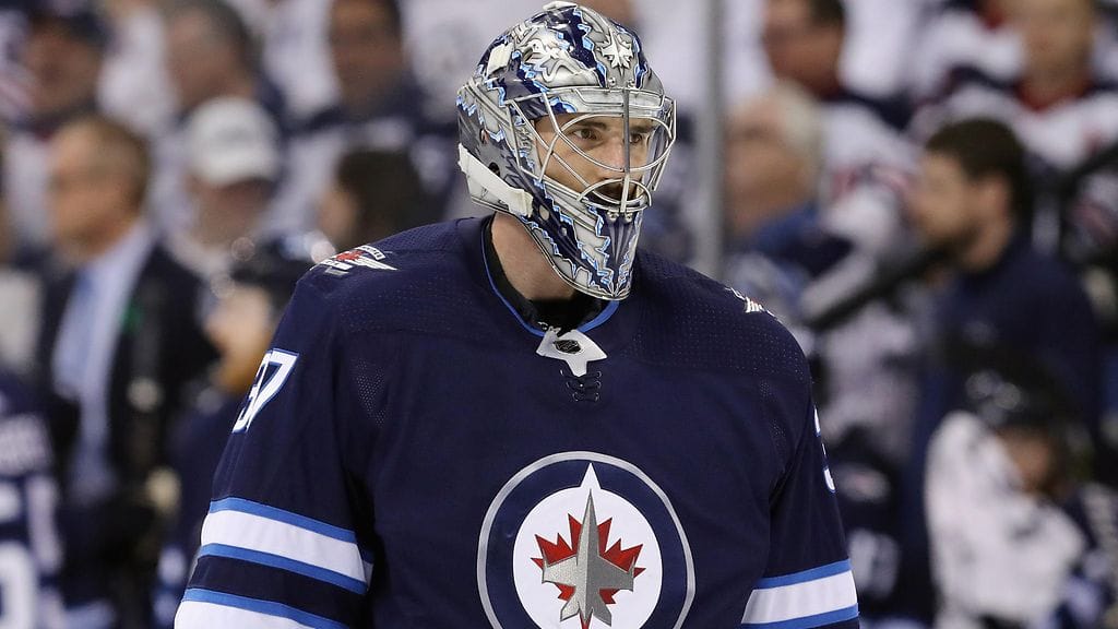 Winnipeg Jets solmi jatkosopimuksen ykkösmaalivahtinsa Connor Hellebuyckin kanssa.