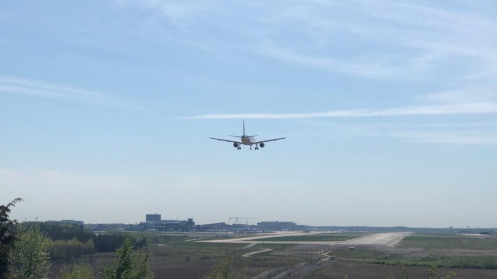Koneesta evakuoitiin noin neljäkymmentä matkustajaa. Kuvituskuva.