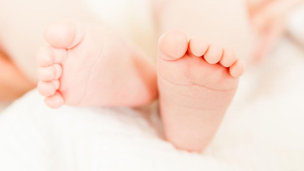 vauva jalat