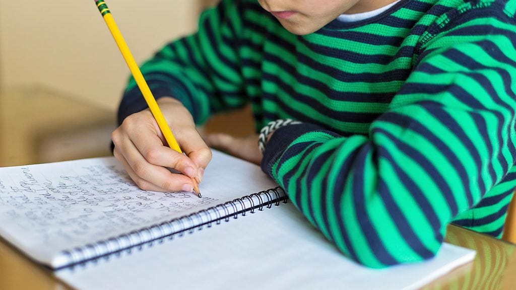 Syytteen mukaan lasten oppivelvollisuuden suorittaminen oli katkennut kuukausiksi.