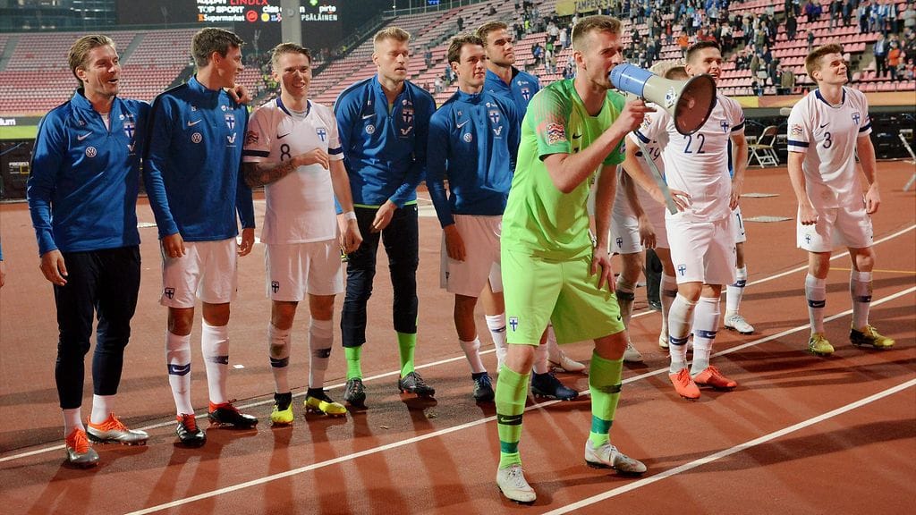 Lukas Hradecky villitsi yleisöä lauantaina Tampereella.
