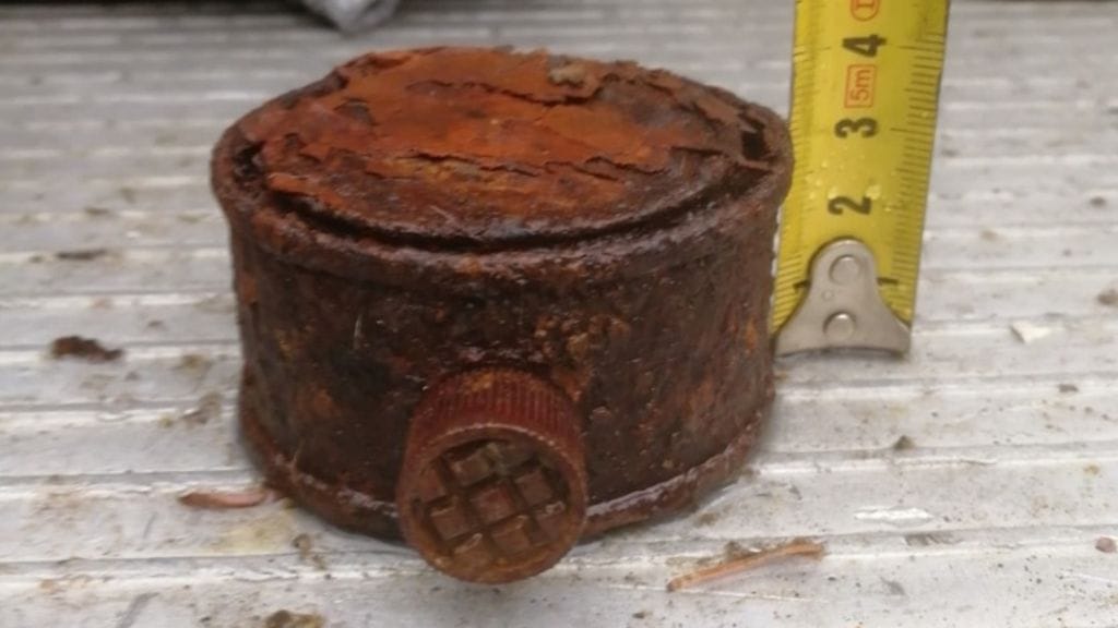 Lapin poliisilaitoksen takavarikoima metallirasia.