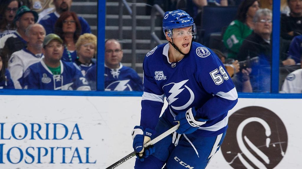 NHL-seura Tampa Bay Lightning antoi potkut kanadalaispuolustajalle Jake Dotchinille sen jälkeen, kun tämä tuli rapakunnossa harjoitusleirille.