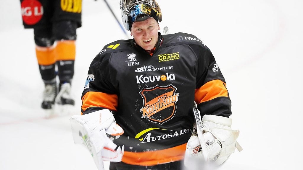 Juha Järvenpää teki näyttävän torjunnan Ilvestä vastaan Kouvolassa.