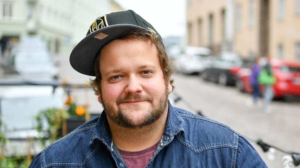 Kalle Lamberg naurattaa seuraajiaan Instagramissa.