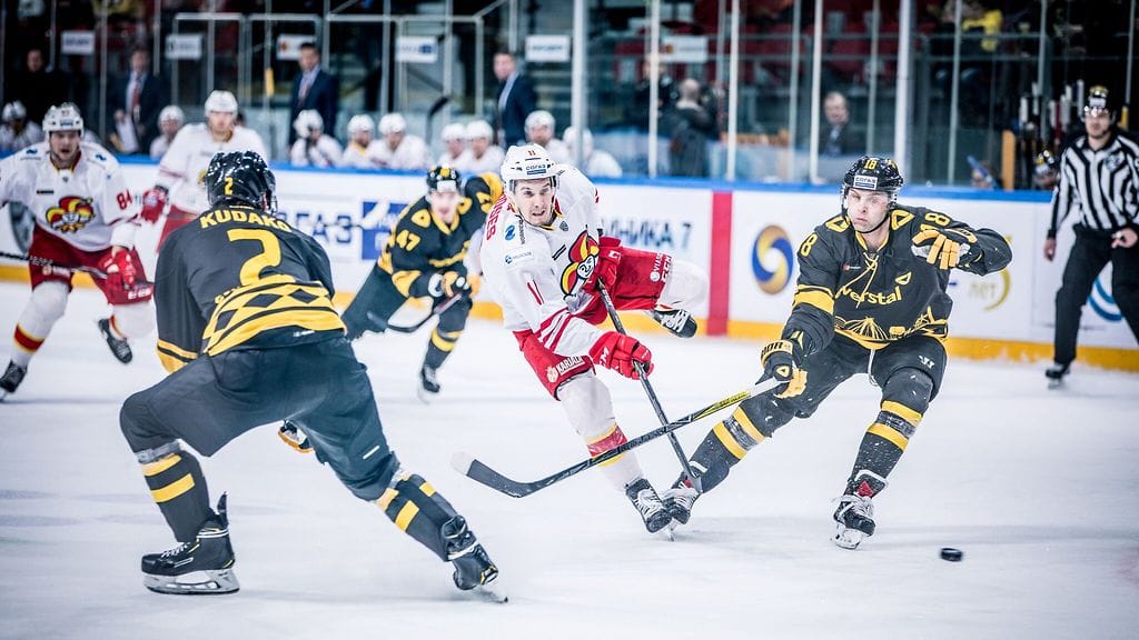 Jokerit jätti Severstalin jalkoihinsa. Kuvassa ampumassa yhdysvaltalaishyökkääjä Steve Moses.