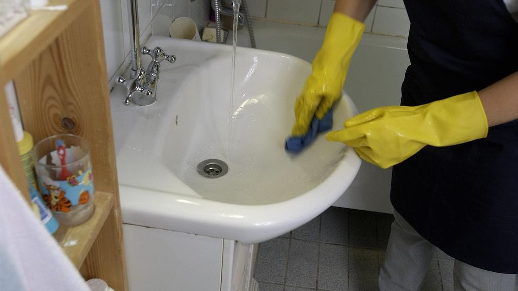 Kodin siivouksen voi laittaa kotitalousvähennykseen, mutta akvaarion siivousta ei.