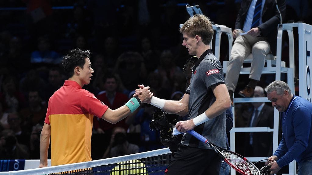 Kei Nishikori (vas.) kärsi murskatappion Kevin Andersonille.