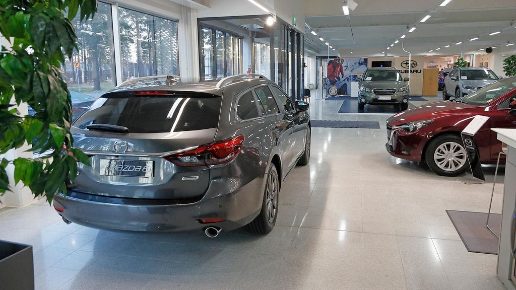 Autokauppaketju Laakkonen kertoo aloittavansa yt-neuvottelut heikon markkinatilanteen ja konsernin rakennemuutoksen takia. Kuvituskuva.