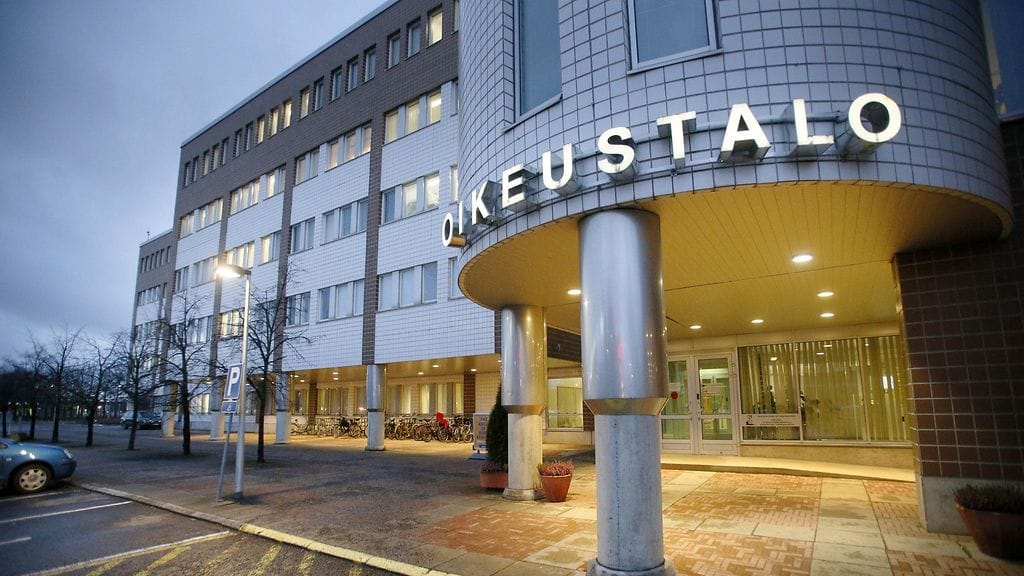 Oulun käräjäoikeus on tuominnut peliriippuvaisen 33-vuotiaan miehen yhdeksästä yllytyksestä petokseen.