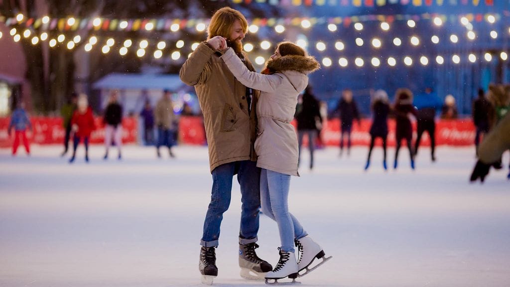 Vuonna 2019 treffeillä tehdään muutakin kuin istutaan lasillisilla. Kuvituskuva.