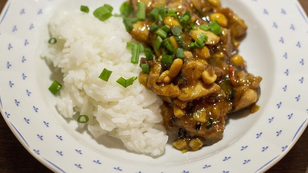 Kung Pao on aavistuksen tulinen broileriruoka.