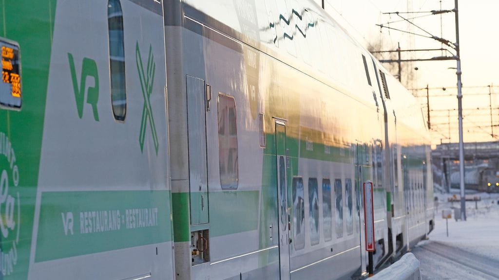 Jari-myrsky ja tietojärjestelmävika sotkee kaukojunien aikataulua