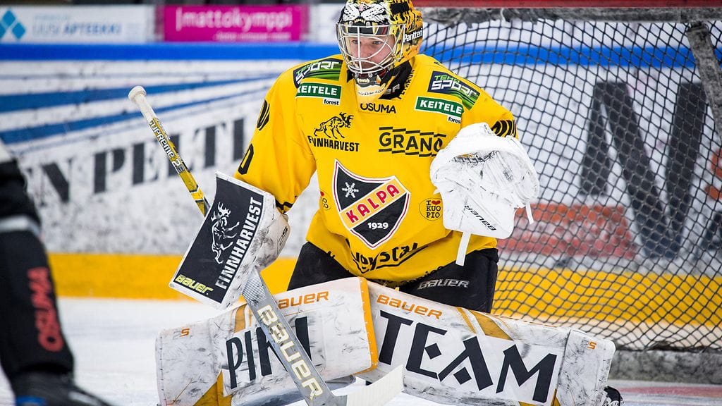 Denis Godlalla oli vaikea ensimmäinen erä Tapparaa vastaan.