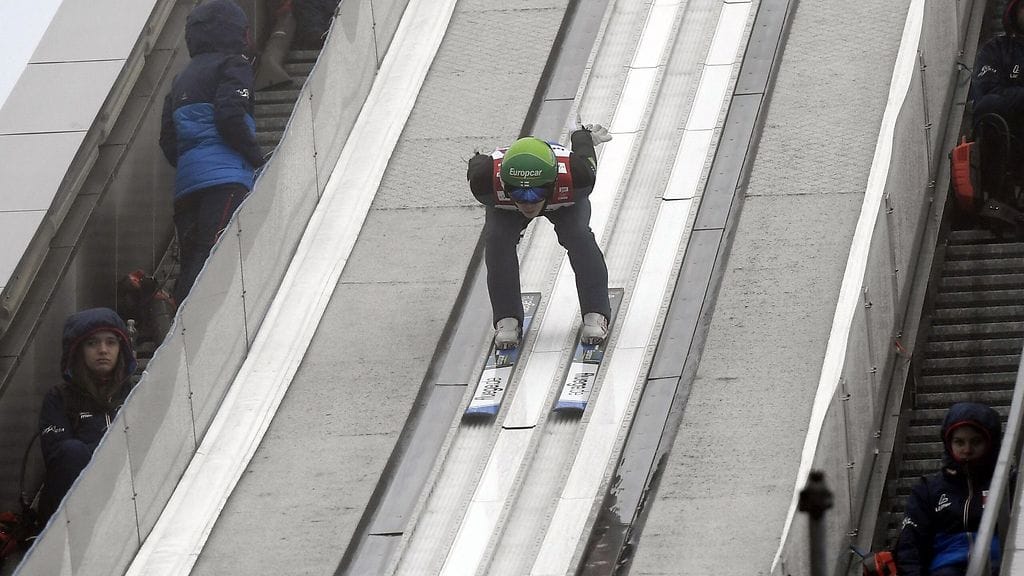 Eero Hirvonen kaatui oman koehyppynsä Seefeldin MM-kisoissa.