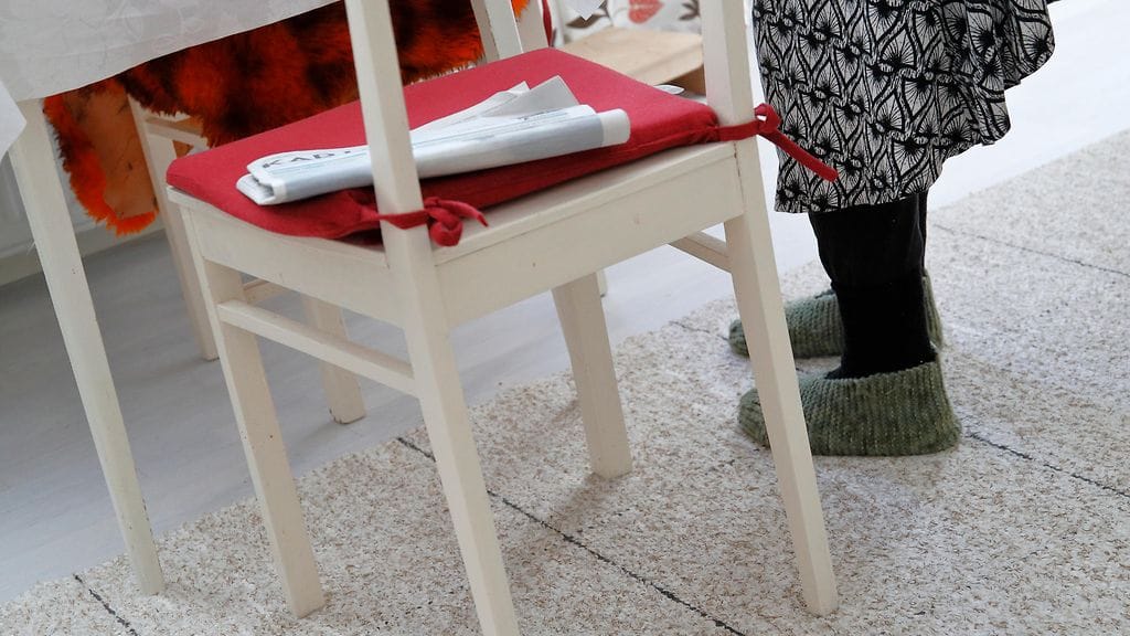 MOT:n selvityksen mukaan kotihoitoyritysten henkilökuntapulaa on paikattu muun muassa taksikuskien ja vartijoiden tekemillä hoitotoimenpiteillä.