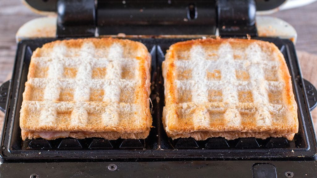 lämmin voileipä vohvelirauta