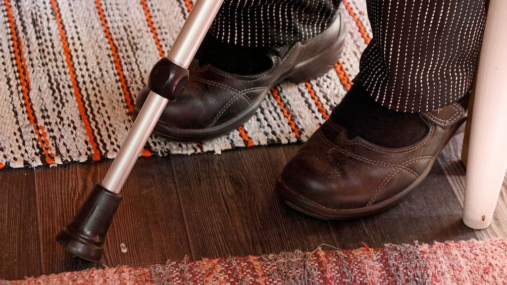 Hämeen poliisilaitos jatkaa hoitajana esiintyneen miehen tekemien rikosten tutkintaa Lahdessa. Kuvituskuva.