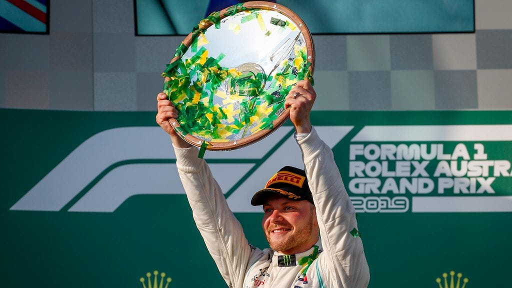 Valtteri Bottas juhli F1-kauden avausvoittoa Australiassa.