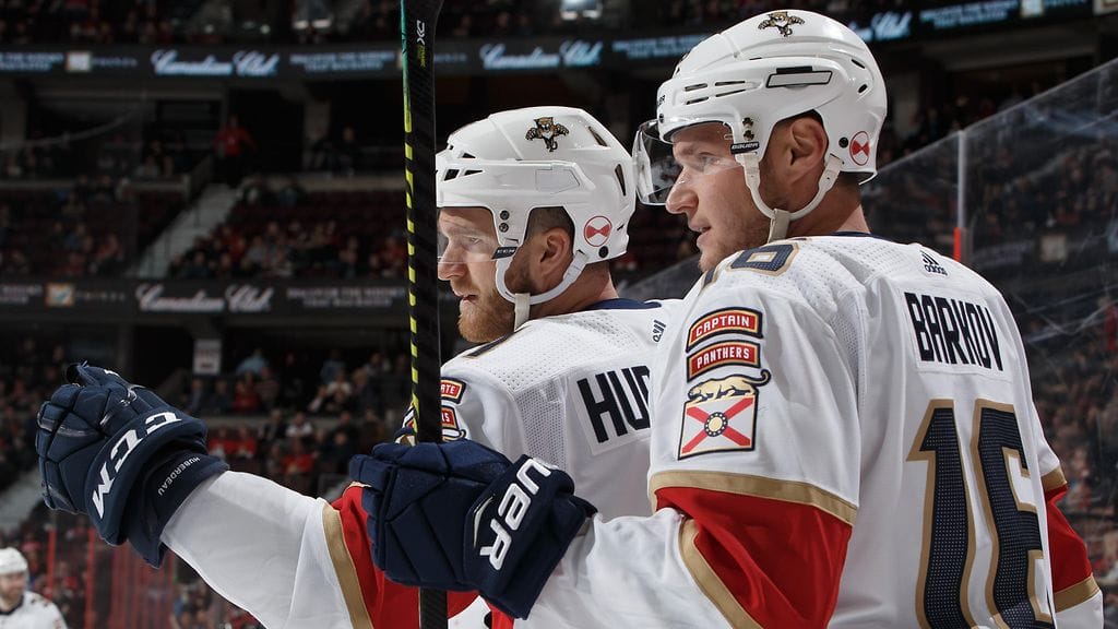 Aleksander Barkov ja Jonathan Huberdeau juhlivat Florida Panthersin maalia.