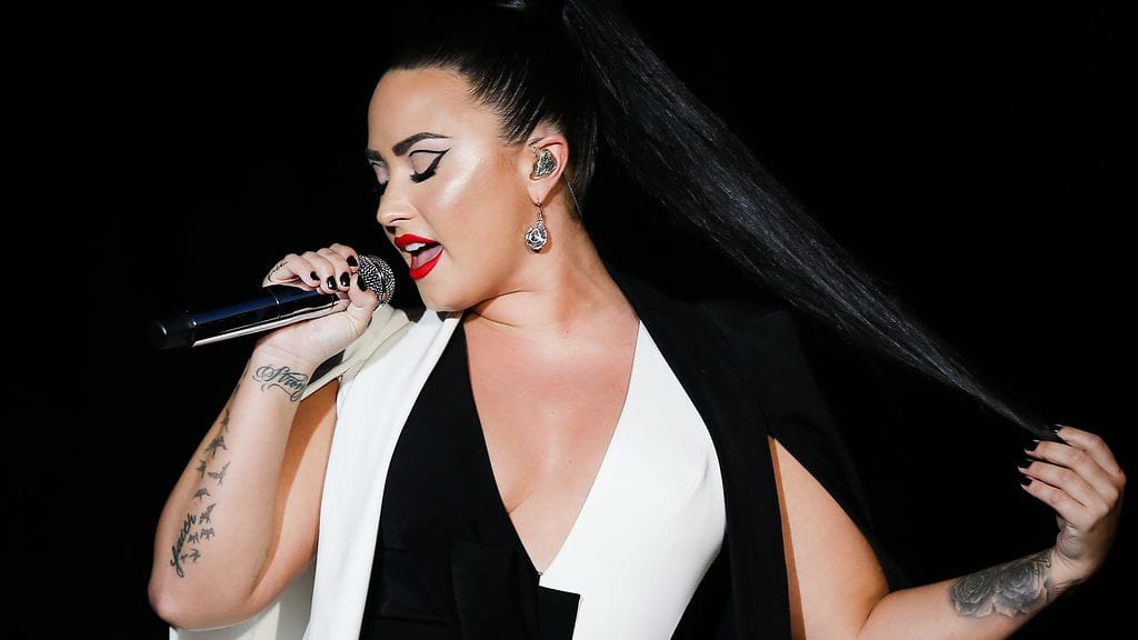 Demi Lovato nauttii uudesta tatuoinnistaan.