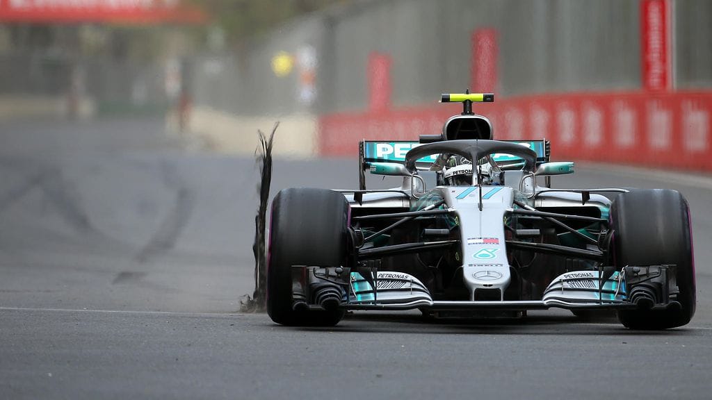 Valtteri Bottaksen takarengas rikkoontui viime vuonna Bakun GP:ssä aivan kisan loppuhetkillä.