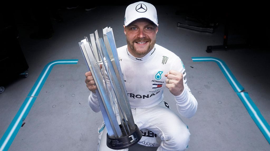 Valtteri Bottas juhli Bakun GP:n voittoa.
