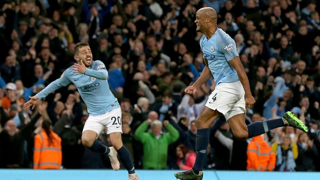 Vincent Kompany laukoi ensimmäisen maalin rangaistusalueen ulkopuolelta Valioliigassa parhaaseen mahdolliseen aikaan.