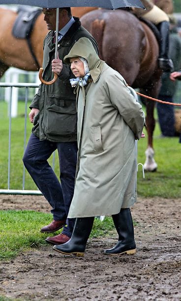 kuningatar Elisabet sadetakki (2)