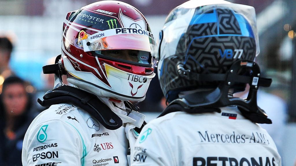 Lewis Hamilton tykitti varsin suoraa tekstiä tallikaveristaan Valtteri Bottaksesta.