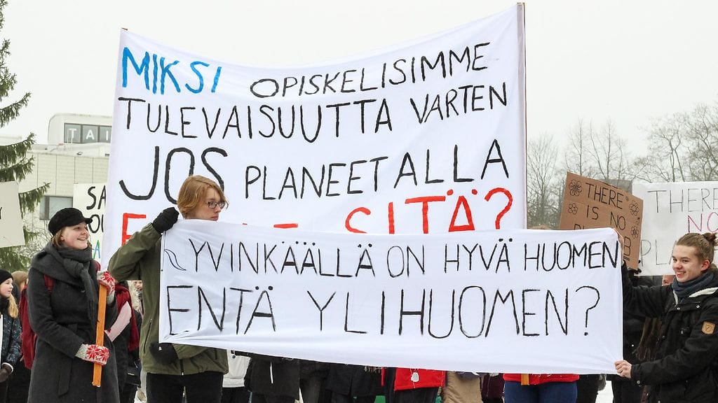 Sadat nuoret osallistuivat ilmastomarssille Hyvinkäällä.