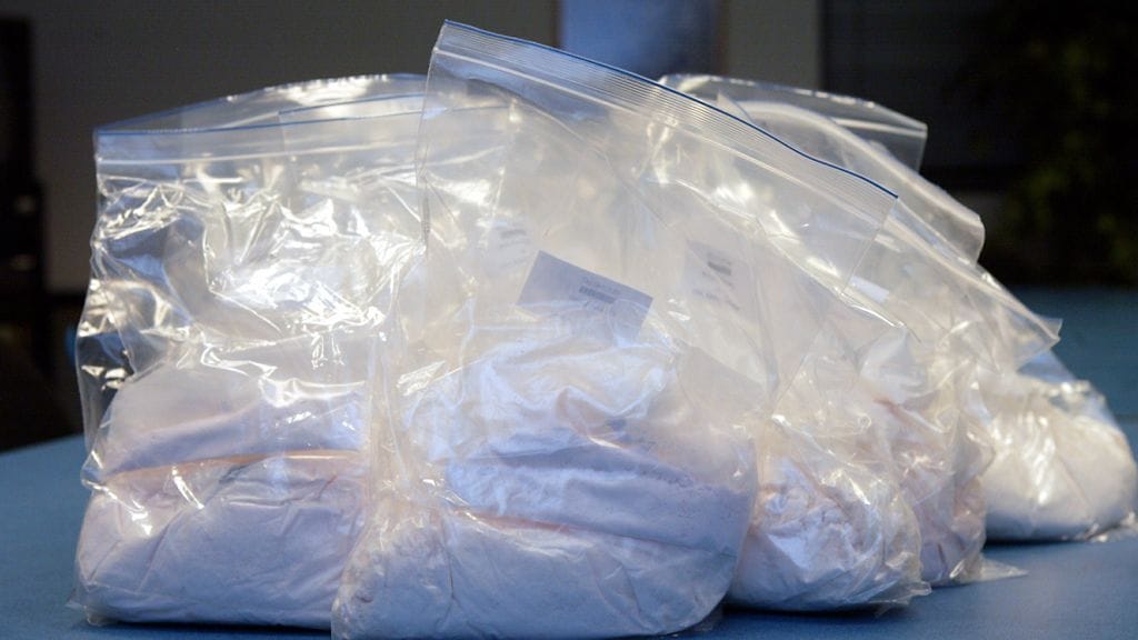 Poliisi epäilee espoolaisen avoparin ohjanneen 19-vuotiaan huumeiden välittämistä. Kuvituskuva.