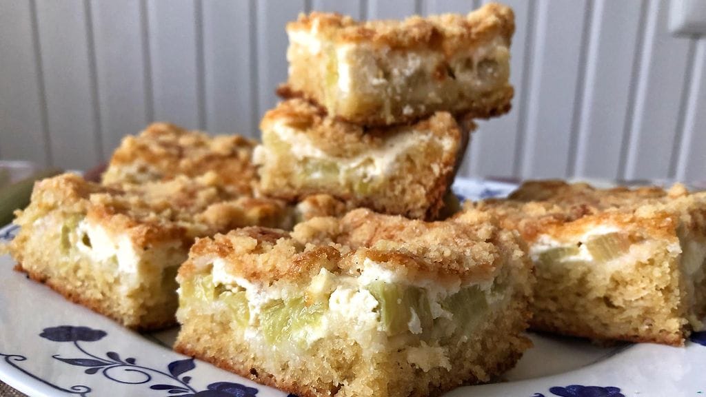 Maisemakahvilan raparperipiirakka kasa