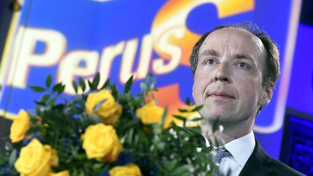 Perussuomalaisten puheenjohtaja Jussi Halla-aho saa MTV Uutisten teettämässä kyselyssä lähes sataprosenttisen kannatuksen puolueen piiripäättäjiltä.
