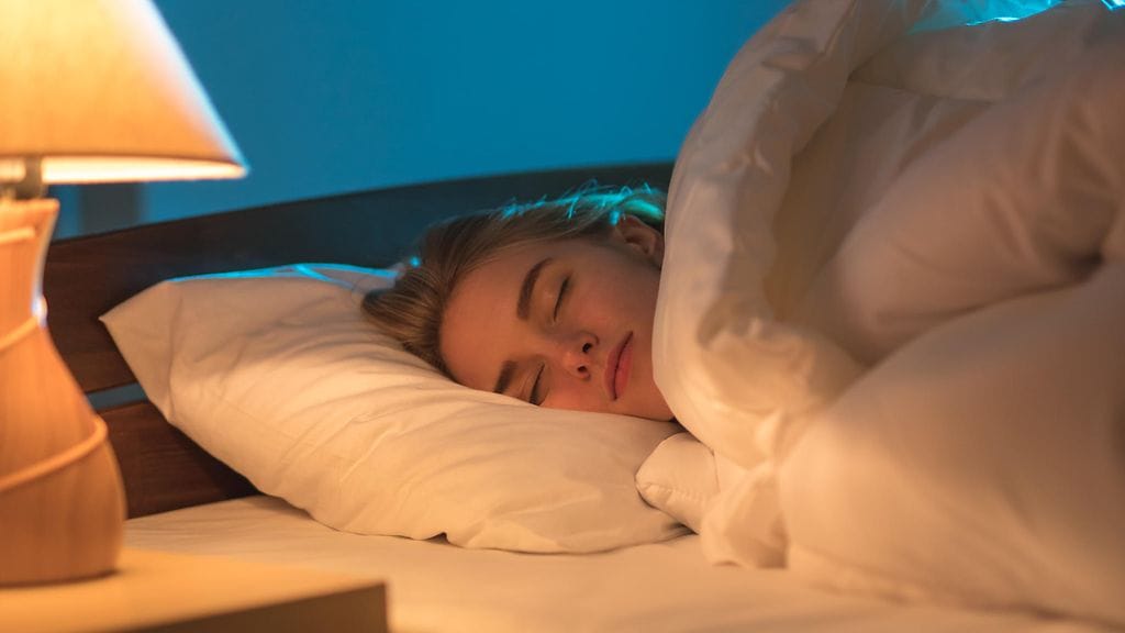 Yöllinen altistuminen valolle voi johtaa lihomiseen. Kuvituskuva.