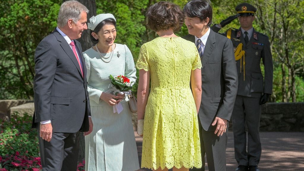 Sauli Niinistö, Jenni Haukio, Japanin kruununprinssipari Kultarannassa 3.7.2019 (1)