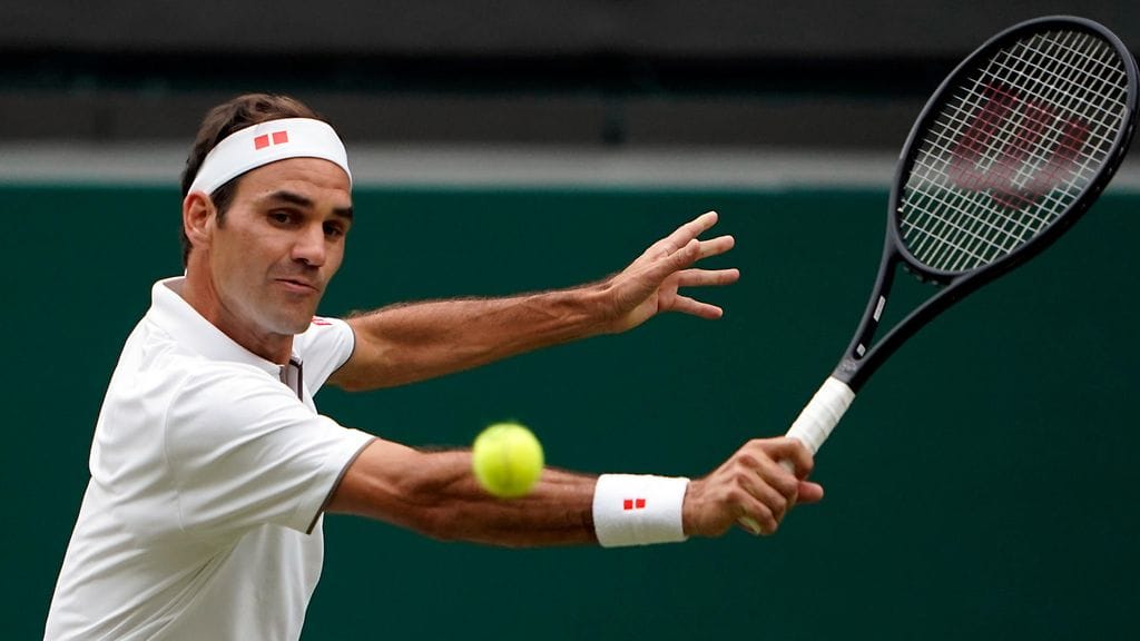 Roger Federer eteni Wimbledonissa puolivälieriin.