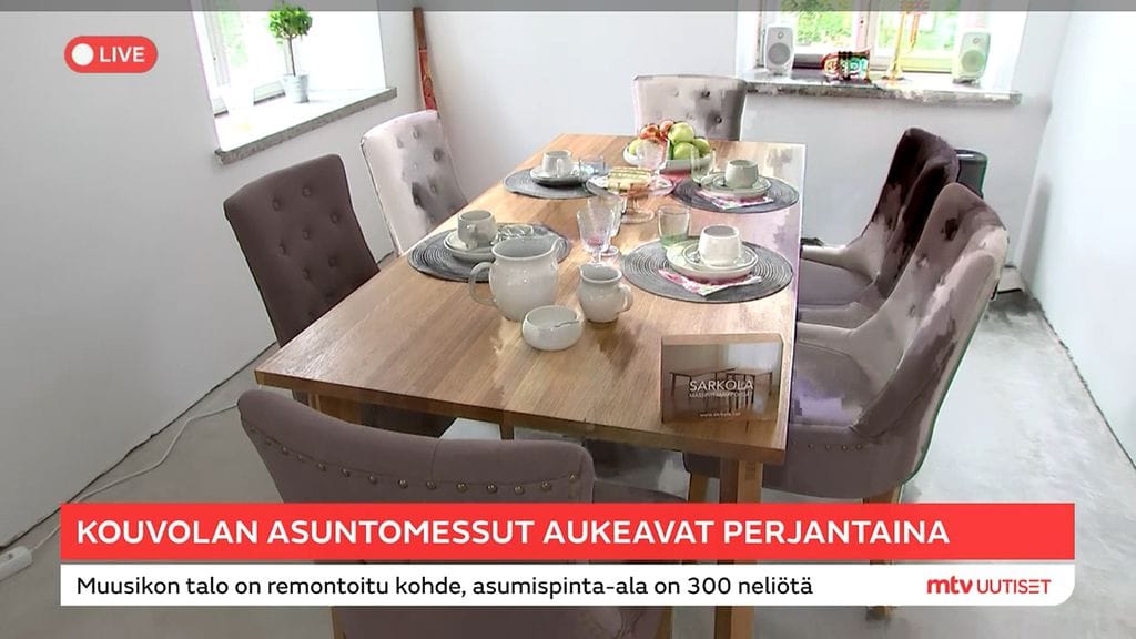 MTV Uutisten toimittaja Sami Lindfors pääsi tutustumaan Elina Tikkasen kotiin, joka kantaa nimeä muusikon talo.