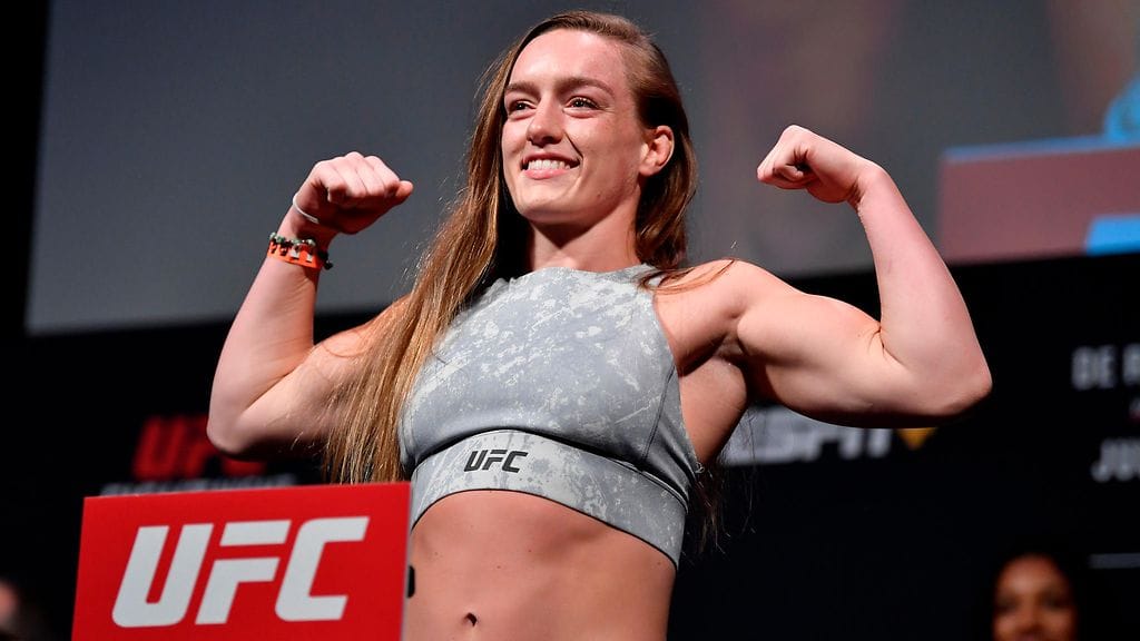 Aspen Ladd joutui riisumispuuhiin.