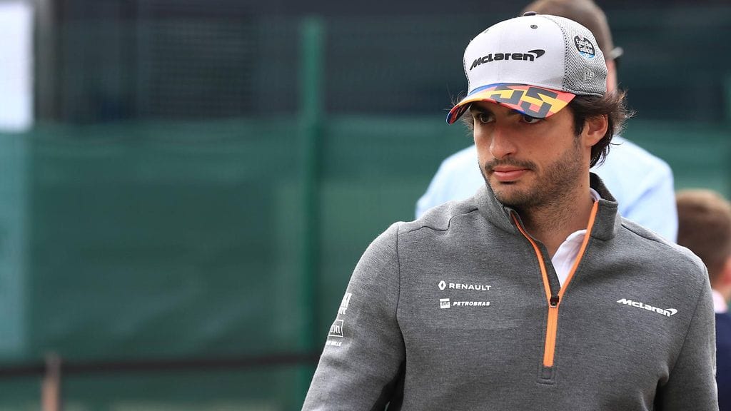McLarenin Carlos Sainz esitteli vauhtiaan karting-autolla.