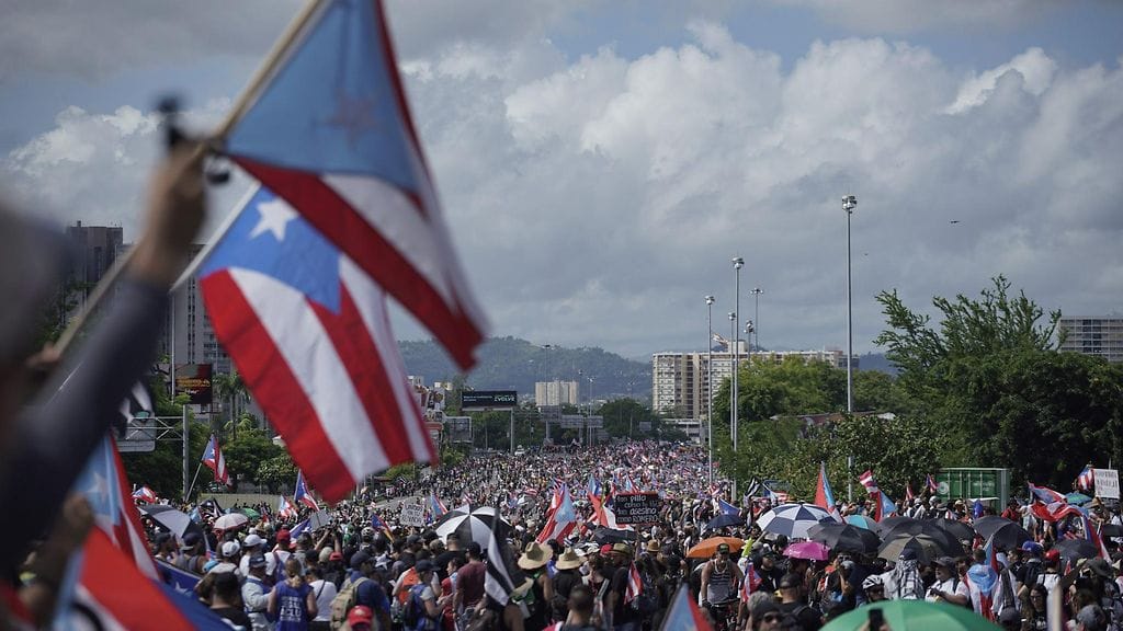Puerto Ricon kuvernööri Ricardo Rossello eroaa kaksi viikkoa kestäneiden mielenosoitusten seurauksena.