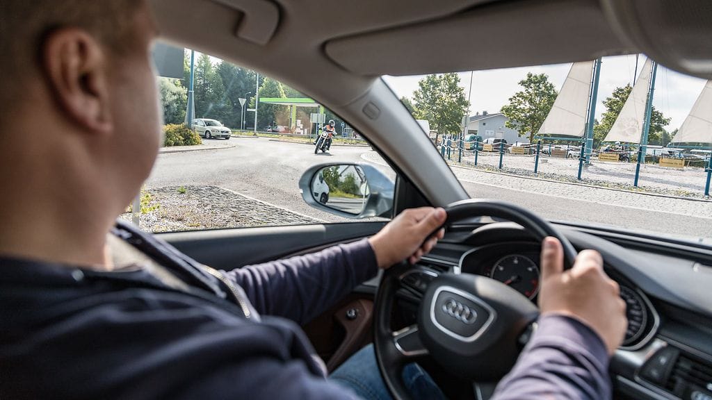 Liikennesääntöjen ja opasteiden noudattaminen tekee liikenteestä paitsi turvallisempaa, myös ennakoitavaa ja sujuvaa kaikille.