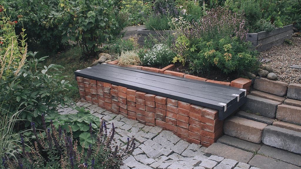 sivumaku-puutarha-uusipenkki