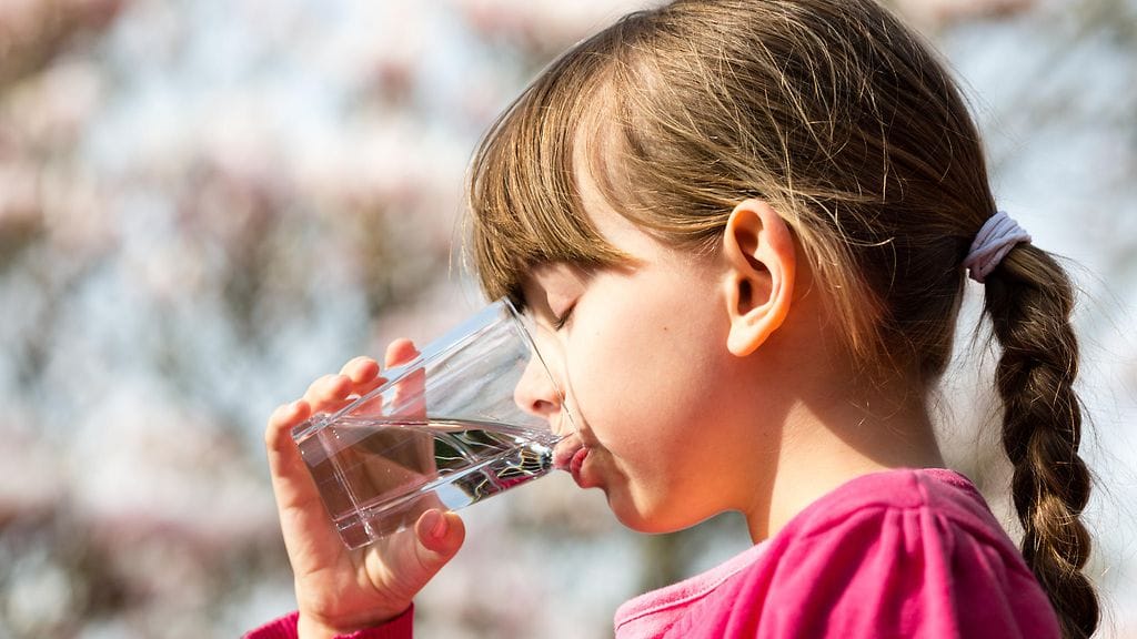 Tutkimus yhdisti lisääntyneen fluorin saannin lapsen heikentyneeseen älykkyysosamäärään. Kuvituskuva.