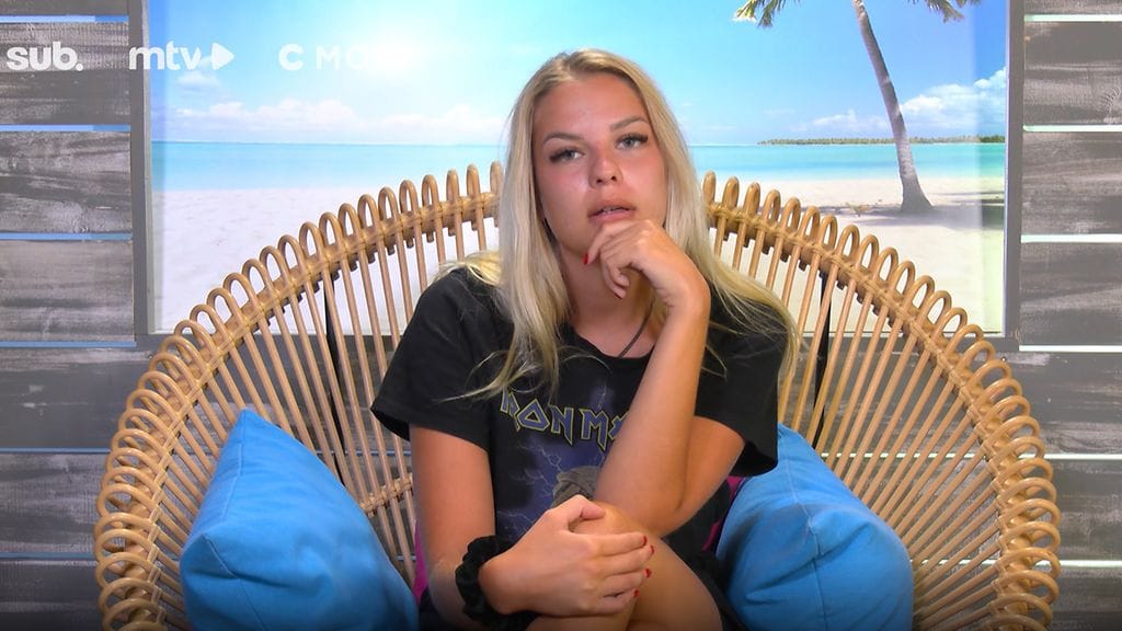 Love Island -Vanessa avautuu tunteistaan huvimajassa.