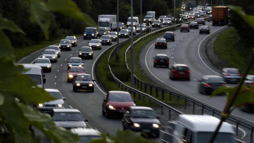 Verohallinnon arvion mukaan noin 600 000 ihmisen kodin ja työpaikan väliset matkakulut ovat niin suuret, että korotetusta kuluvähennyksestä on niille hyötyä.