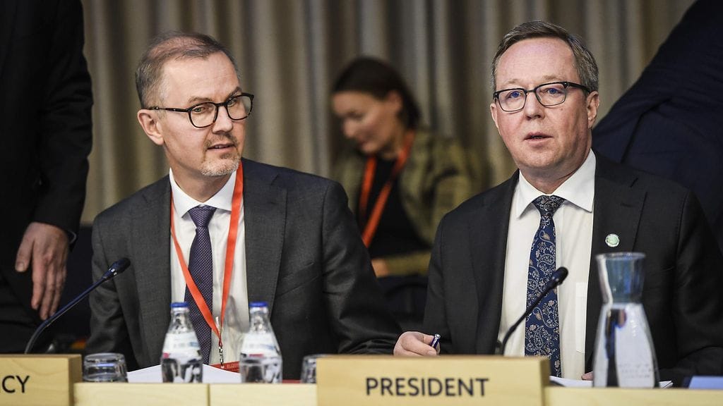 Rahoitusmarkkina-asioiden alivaltiosihteeri Tuomas Saarenheimoja (vas.) ja valtiovarainministeri Mika Lintilä EU:n epävirallisessa valtionvarainministerien ja euroryhmän kokouksessa Helsingissä.