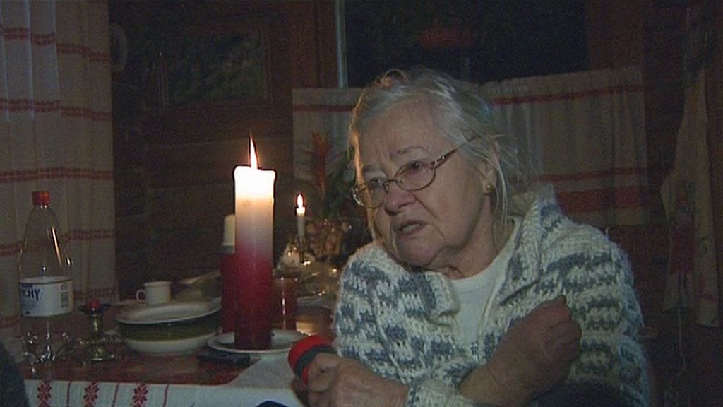 Elsa Ovaskainen miehineen joutui värjöttelemään jo pitkään ilman sähköjä.